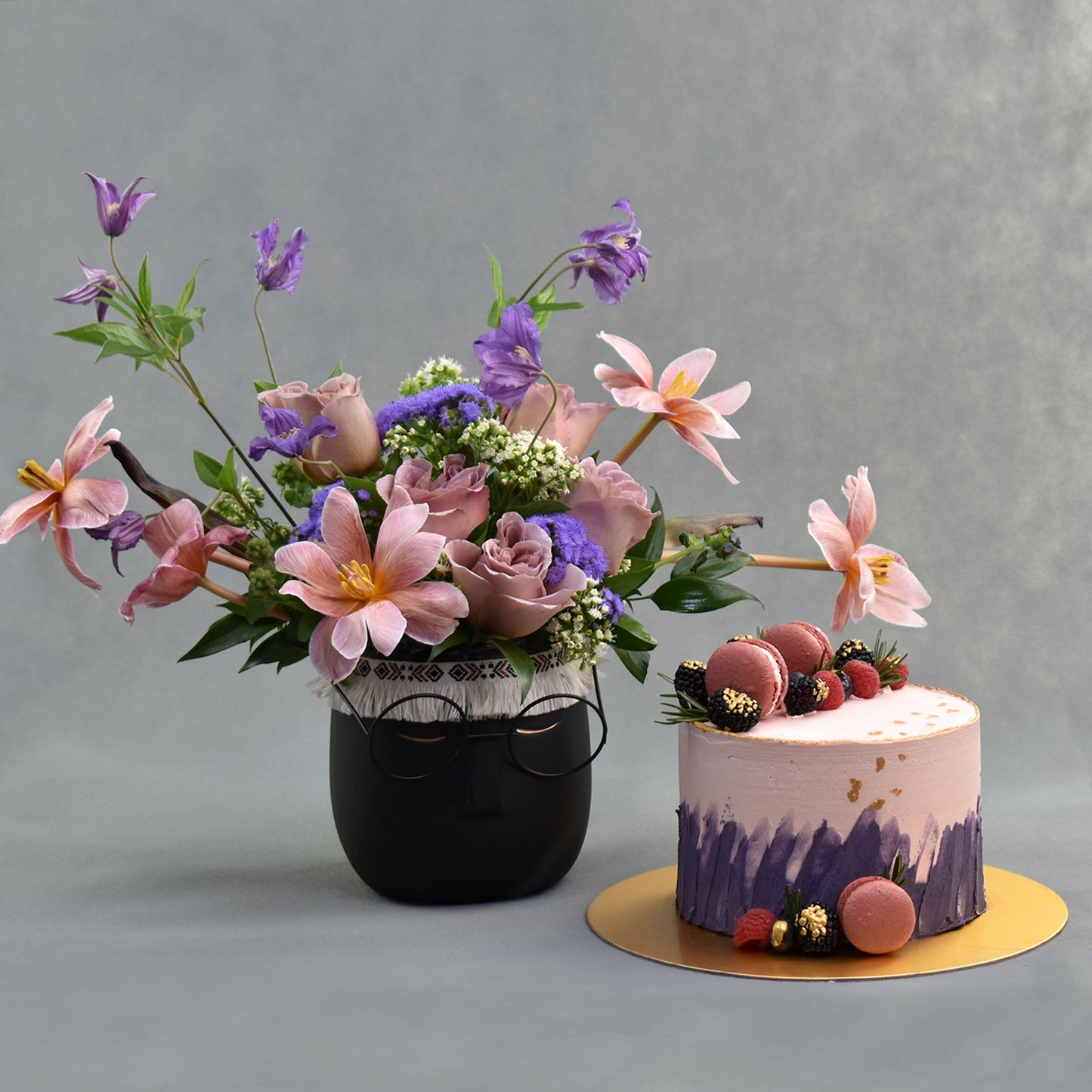 Exquisite Mixed Flower Vase and Cake
