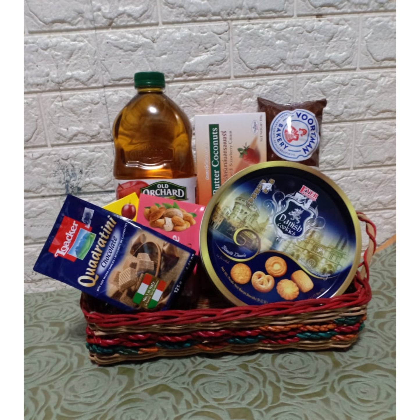 Sparkling Wine And Yummy Treats Christmas Hamper